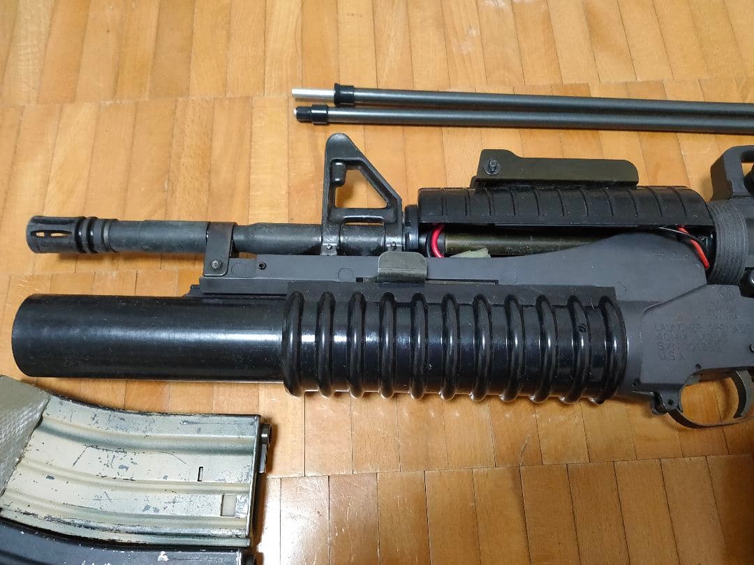 東京マルイ　電動ガン　M4カービン　サンプロ製？M203付き