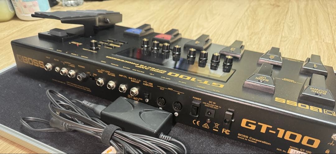 BOSS GT-100 マルチ エフェクター ハードケース付き