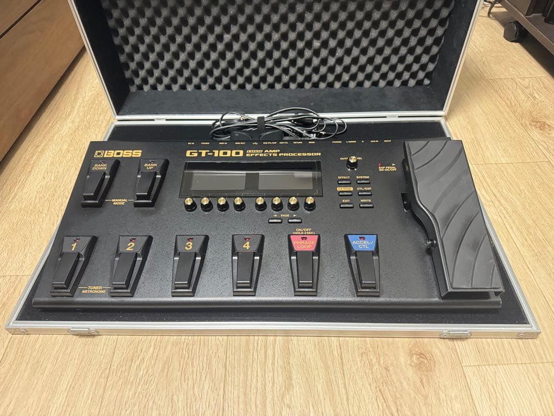 BOSS GT-100 マルチ エフェクター ハードケース付き