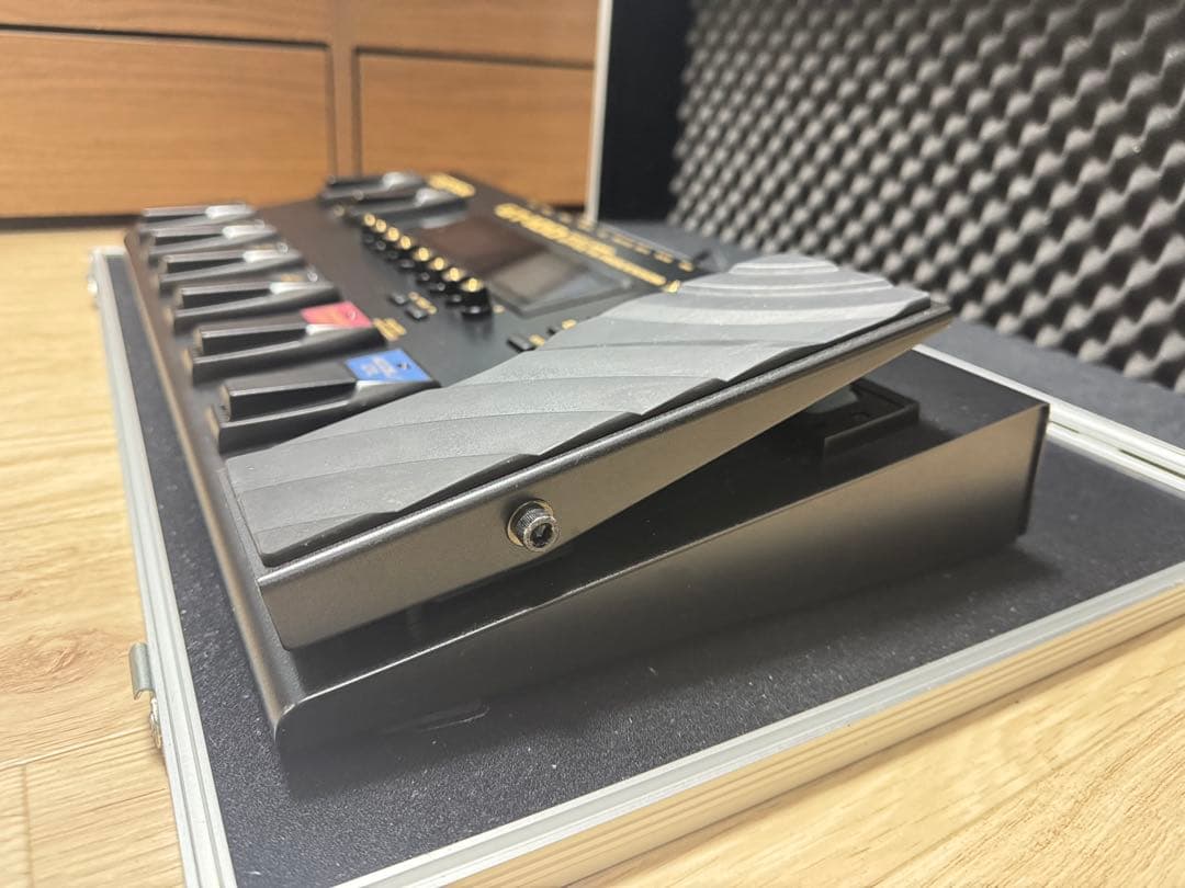 BOSS GT-100 マルチ エフェクター ハードケース付き