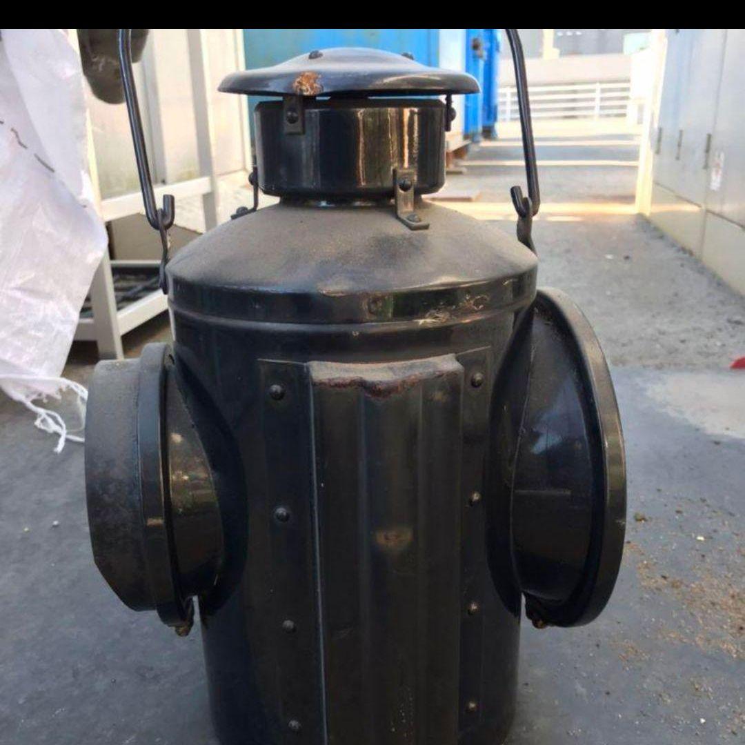 小糸工業株式会社製信号灯