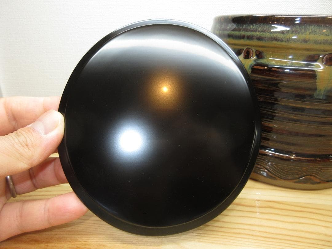 送料込【逢絢亭】茶道具 水指 高取焼 真塗の塗蓋 高取雪山 鬼丸雪山 共箱入り