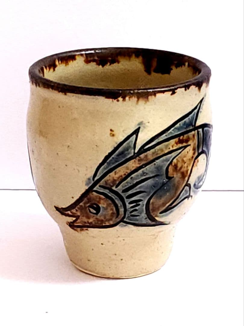 人間国宝 金城次郎 壺屋焼 魚文 湯呑 共箱/陶歴