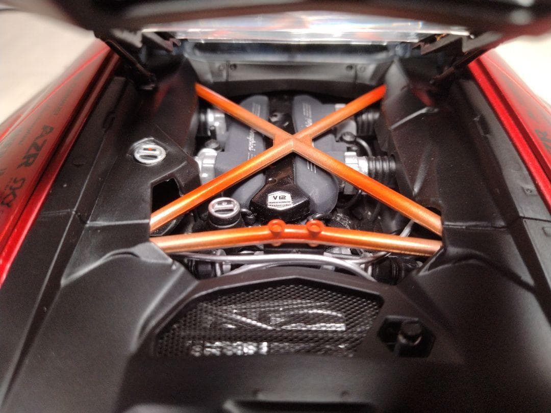 オートアート　1/18　ランボルギーニ　アヴェンタドール　LB-WORKS
