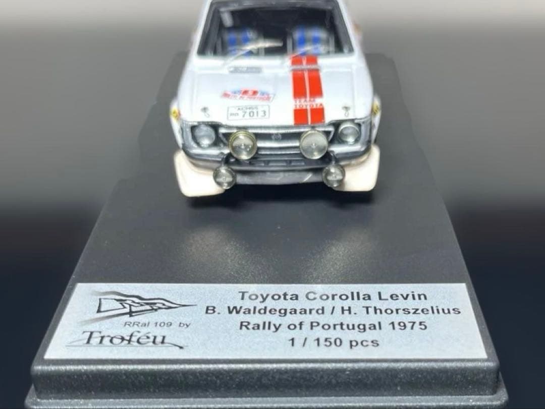 ミニカー1/43 トロフュー トヨタ カローラ レビン （TE27）150台限定