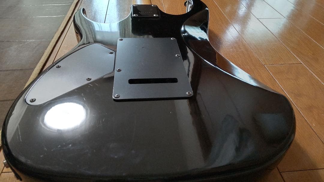 IBANEZアイバニーズ RX180B ブラックメイプルトップ ギター