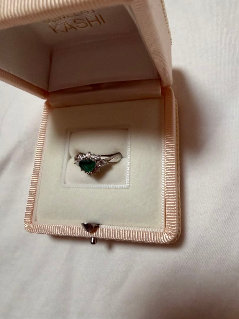 ハート型グリーンリング　pt900