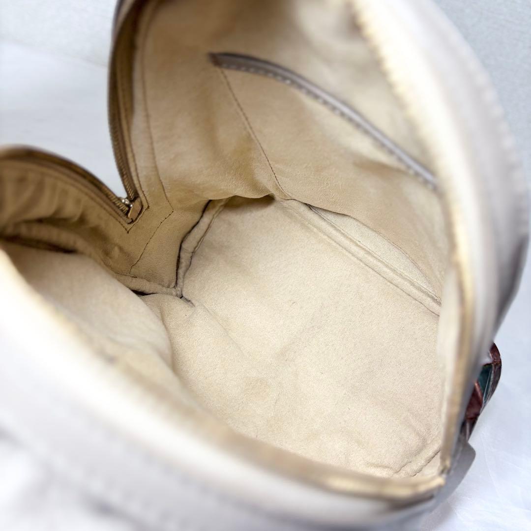 極美品】 アタオ バッグ ミッドタウン ヴィトロ タッセル アドリア