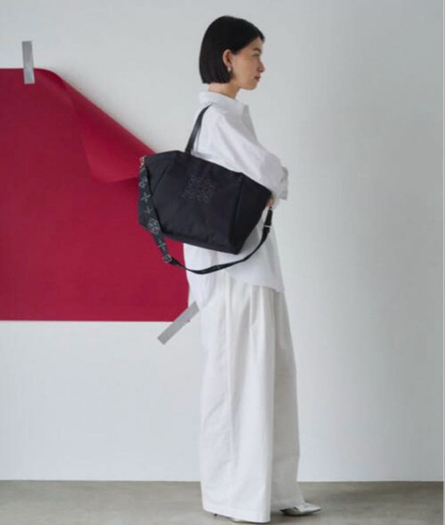 ほぼ未使用ラシット A4入る刺繍2wayバッグ