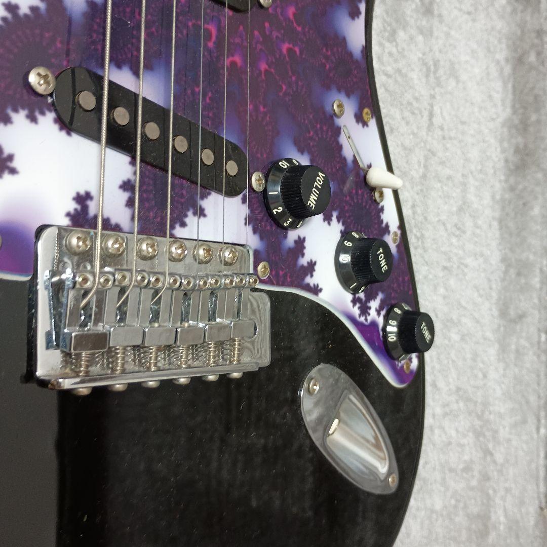 ストラトキャスタータイプ エレキギター 紫色ピックガード