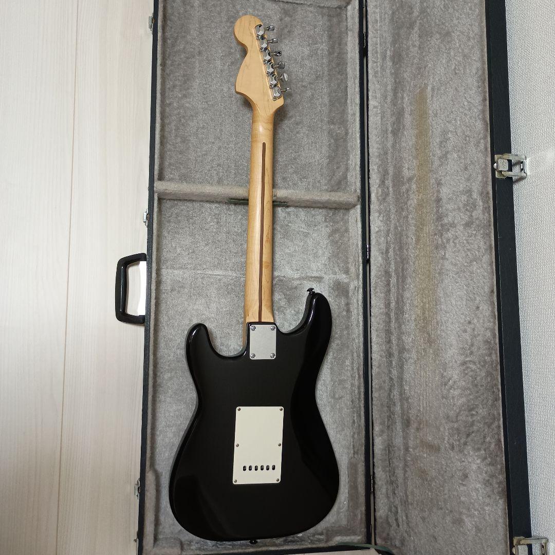 ストラトキャスタータイプ エレキギター 紫色ピックガード