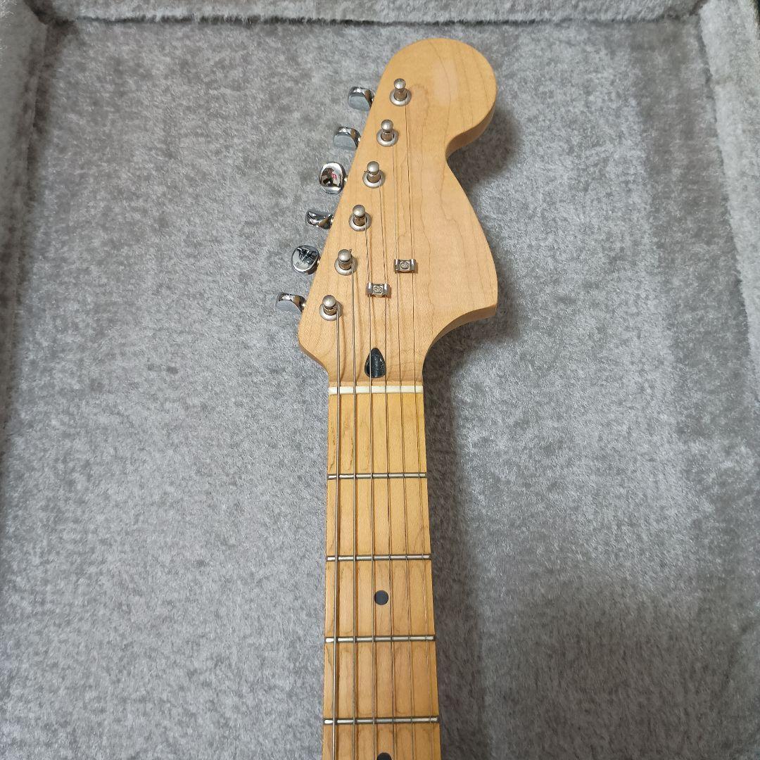 ストラトキャスタータイプ エレキギター 紫色ピックガード