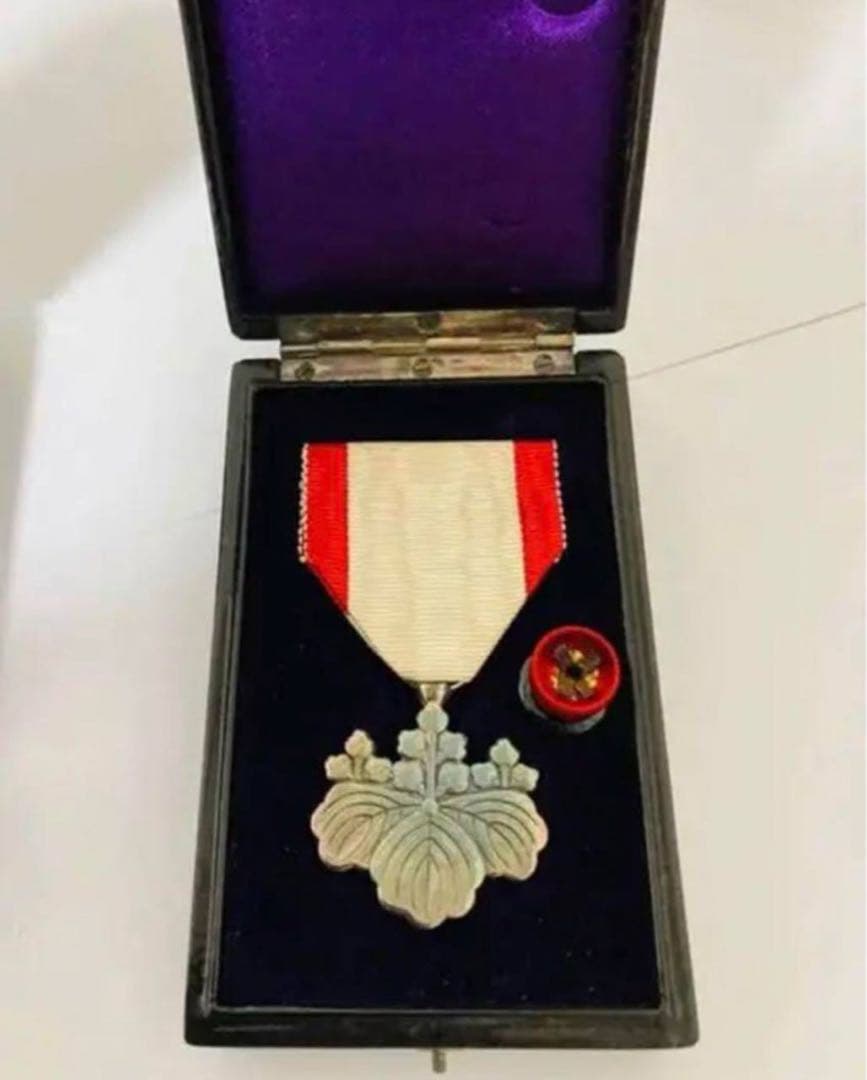 中古品 断捨離中 送料込 勲章 セット コレクション用 買う