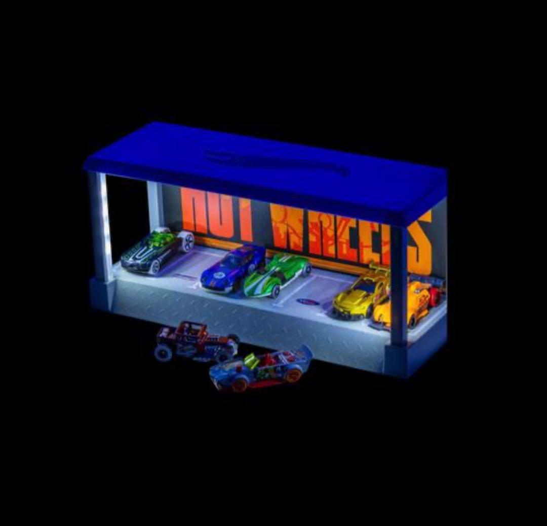 ホットウィール ガレージ ディスプレイケース ライト2個セット　おまけ付き