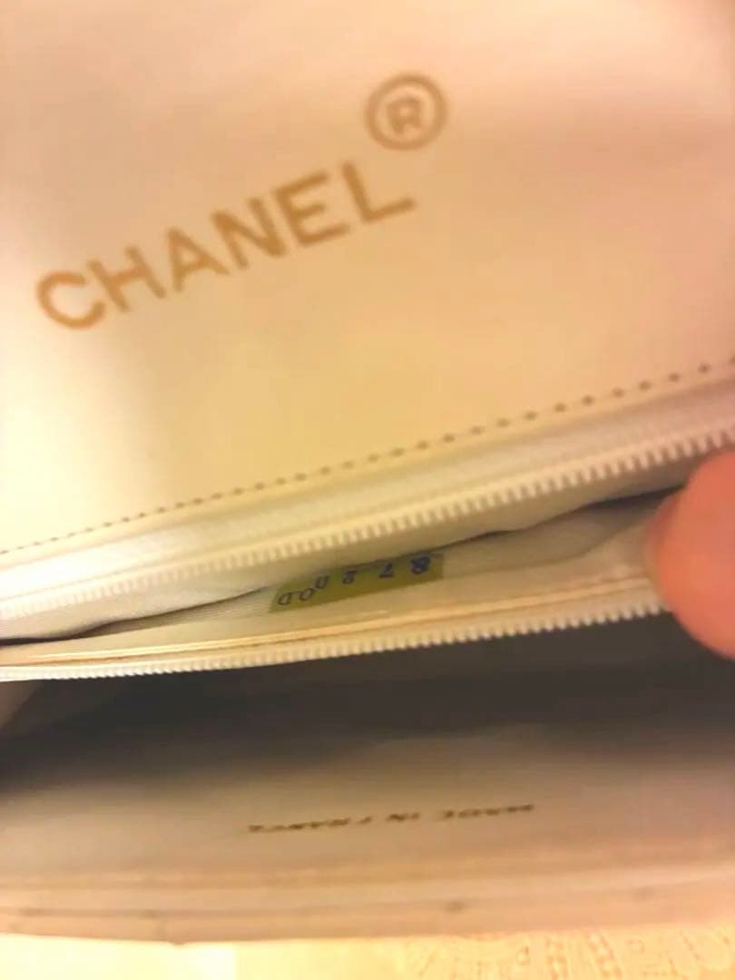 CHANEL（シャネル）のヴィンテージショルダーバッグ、ホワイトラムスキン