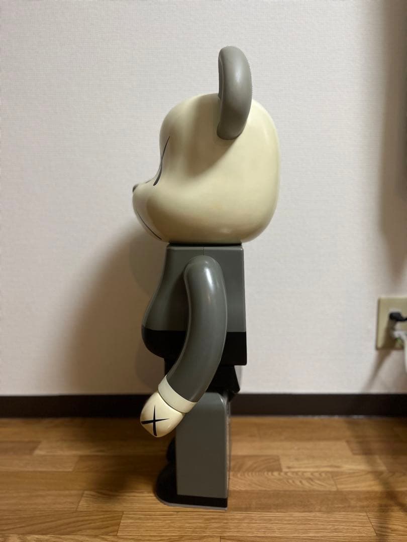 クリアファイル kaws 1000%