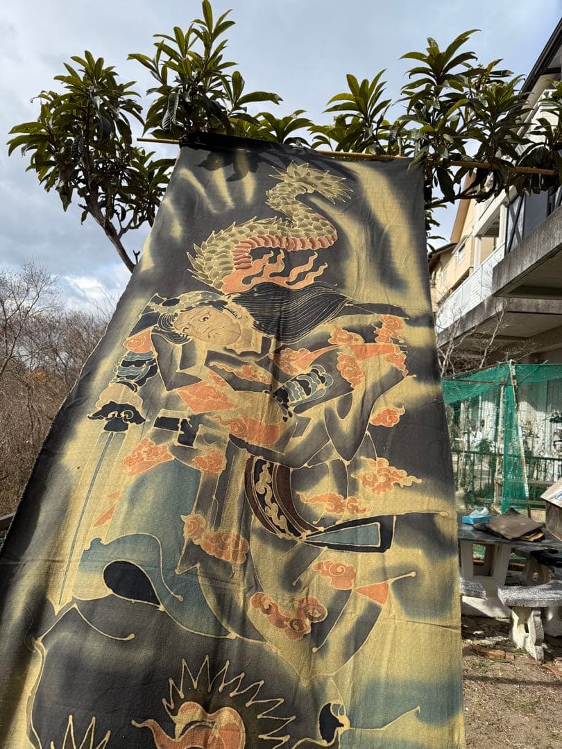 ◯手描きロウケツ染め布、 若武者が悪龍を退治している図