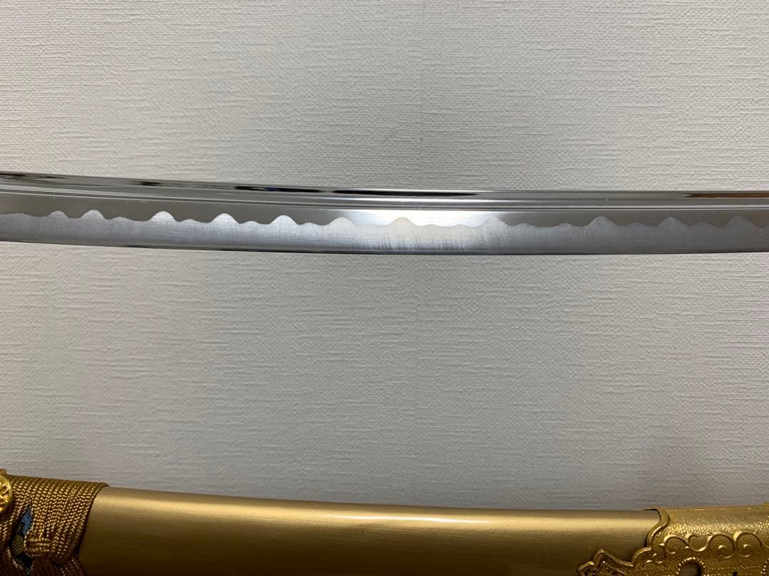 【特選模造刀/金彩拵】日本刀 太刀 超超薄刃 美しい刃文 儀礼 儀式 威光 樋入