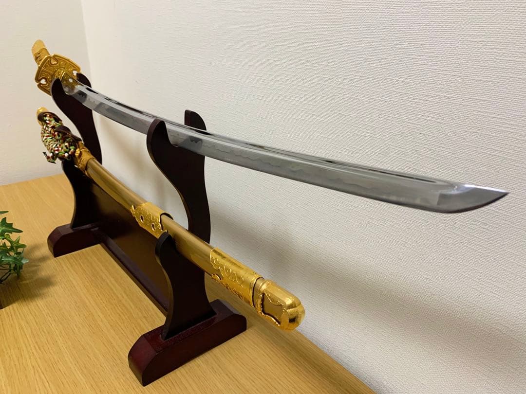 【特選模造刀/金彩拵】日本刀 太刀 超超薄刃 美しい刃文 儀礼 儀式 威光 樋入