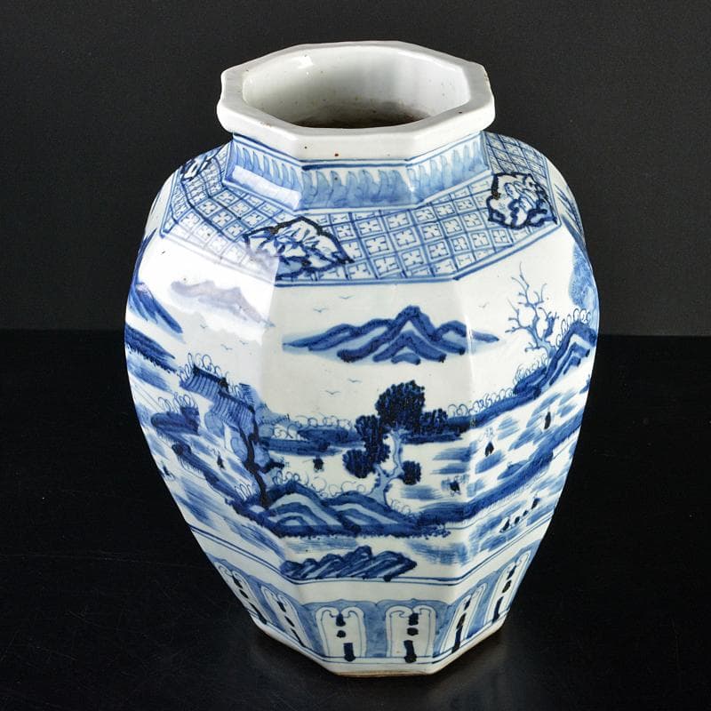 中国 大清乾隆年製款 青花 山水人物文 八角面取瓶 M