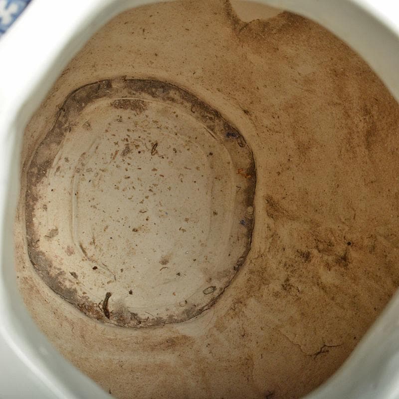 中国　大清乾隆年製款　青花　山水人物文　八角面取瓶　M　R7289B