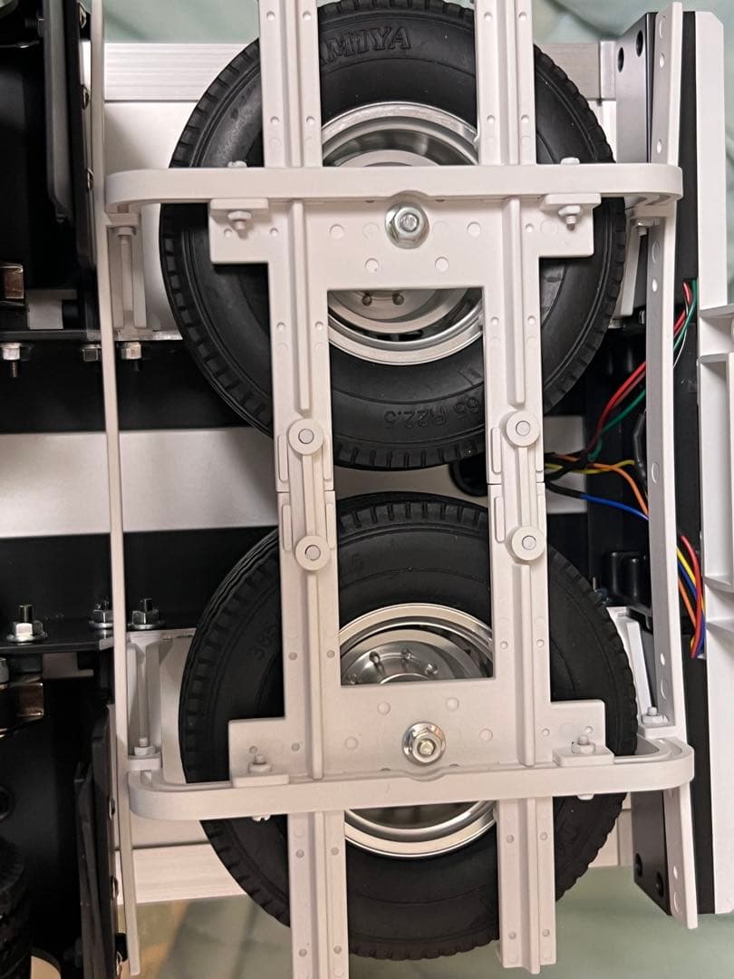 タミヤ 1/14RC 3軸リーファー・セミトレーラー 新品組み立て塗装済 値下中