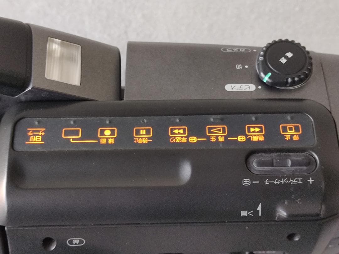 SONY ソニー　CCD-TR11　8mmビデオカメラ　ハンディカム