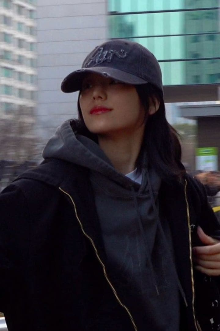 イェジ着用】itzy イェジ Air popup ポップアップ パーカー - メルカリ