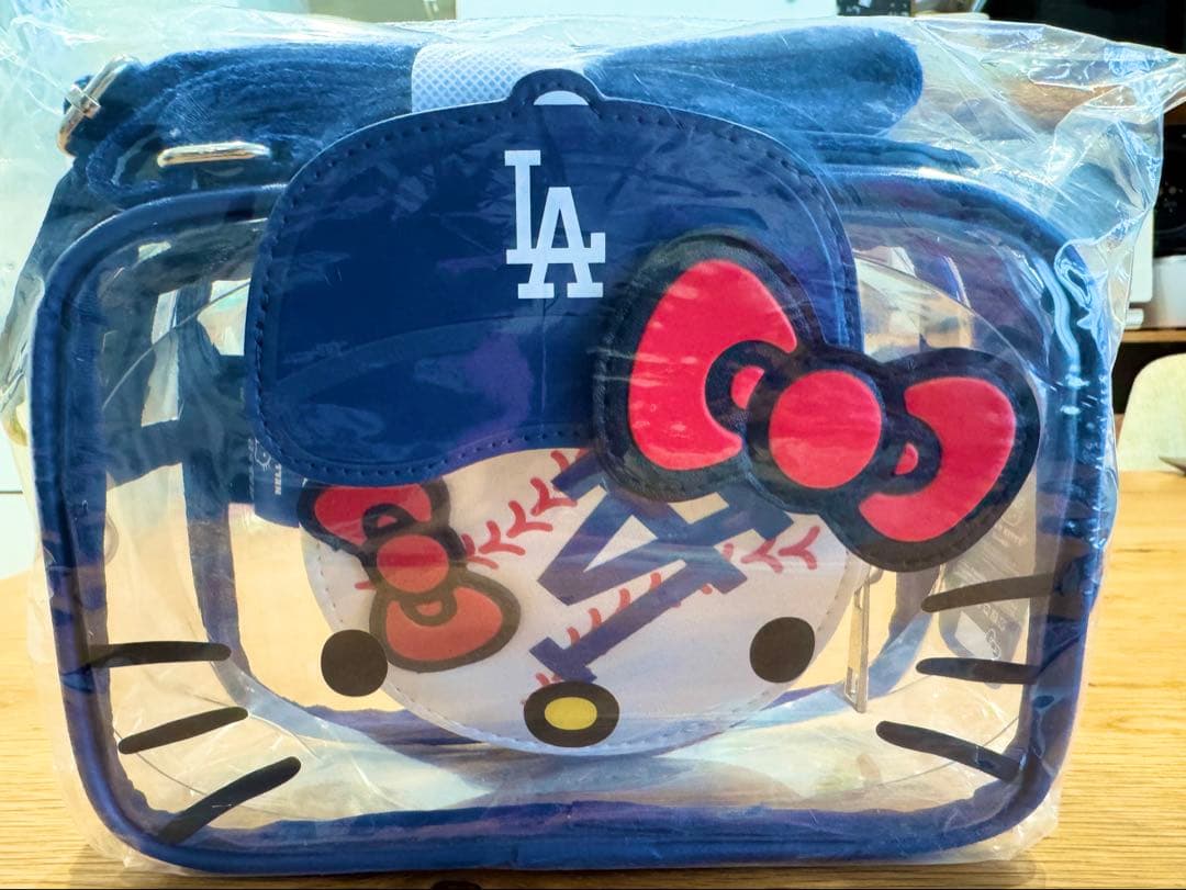 来場者限定商品】ハローキティ LAドジャース コラボバッグ