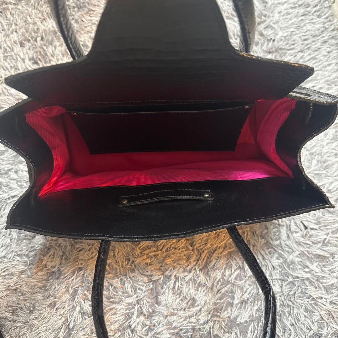 クロコダイル 調の型押し　ハンドバッグ　黒