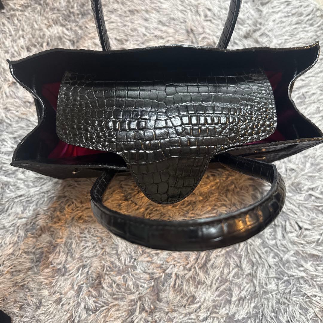 クロコダイル 調の型押し　ハンドバッグ　黒