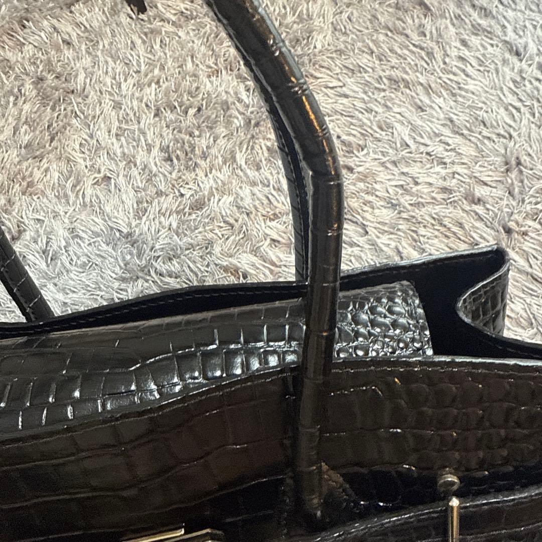 クロコダイル 調の型押し　ハンドバッグ　黒