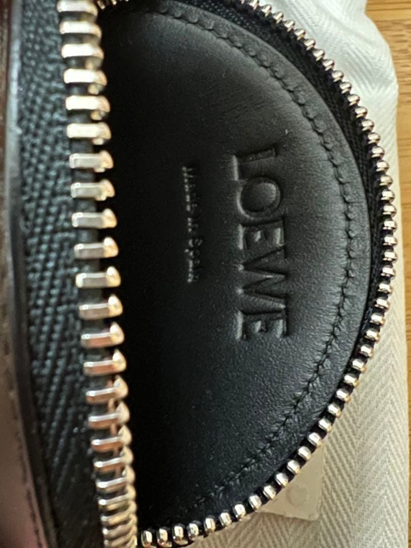 値下げ　【正規品】ロエベ ケース 黒【箱、巾着、バーコード付き】