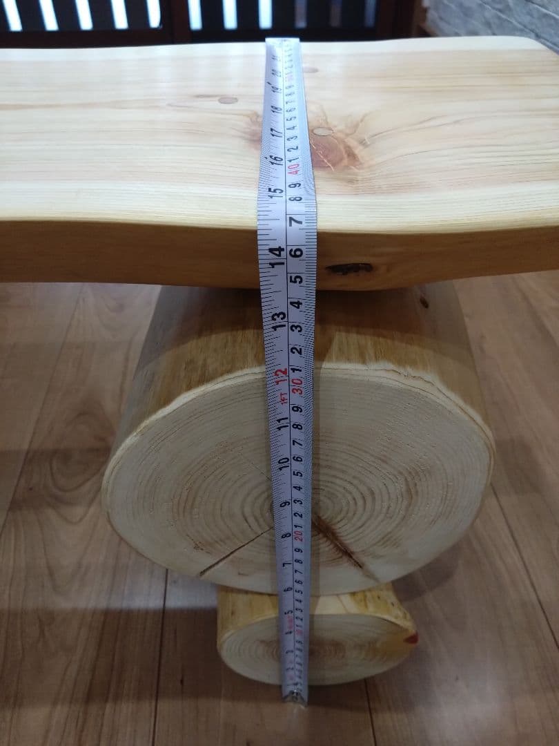 檜のベンチ（70）樹齢約70年、檜の原木の模様、年輪が綺麗ですよ❕脚も