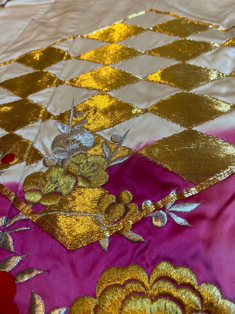 大幅値下げ！！色打掛 伝統的な花柄刺繍 着物