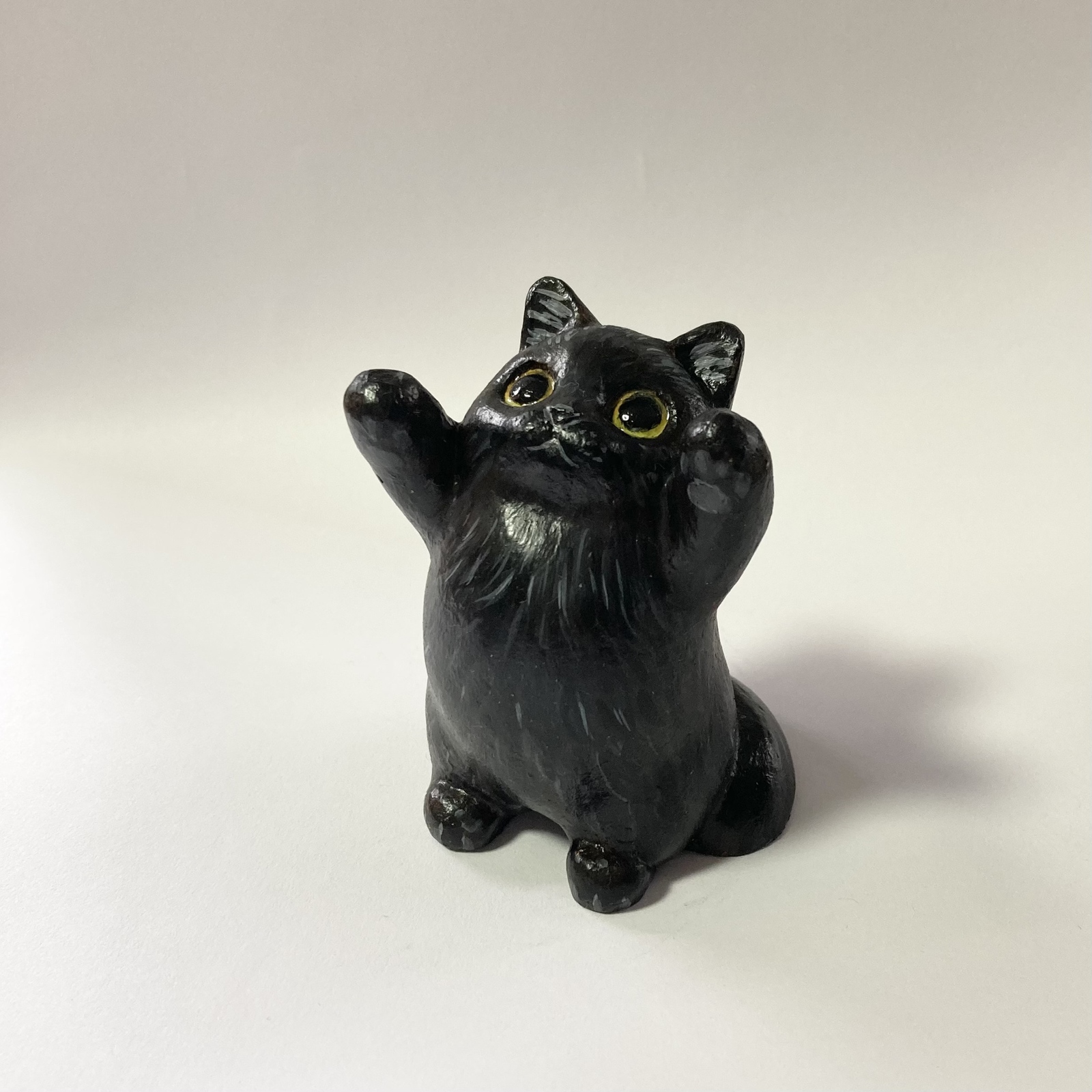 ペルシャ猫の置物(長毛種の黒猫) - 猫ハウス | minne byGMOペパボ 国内