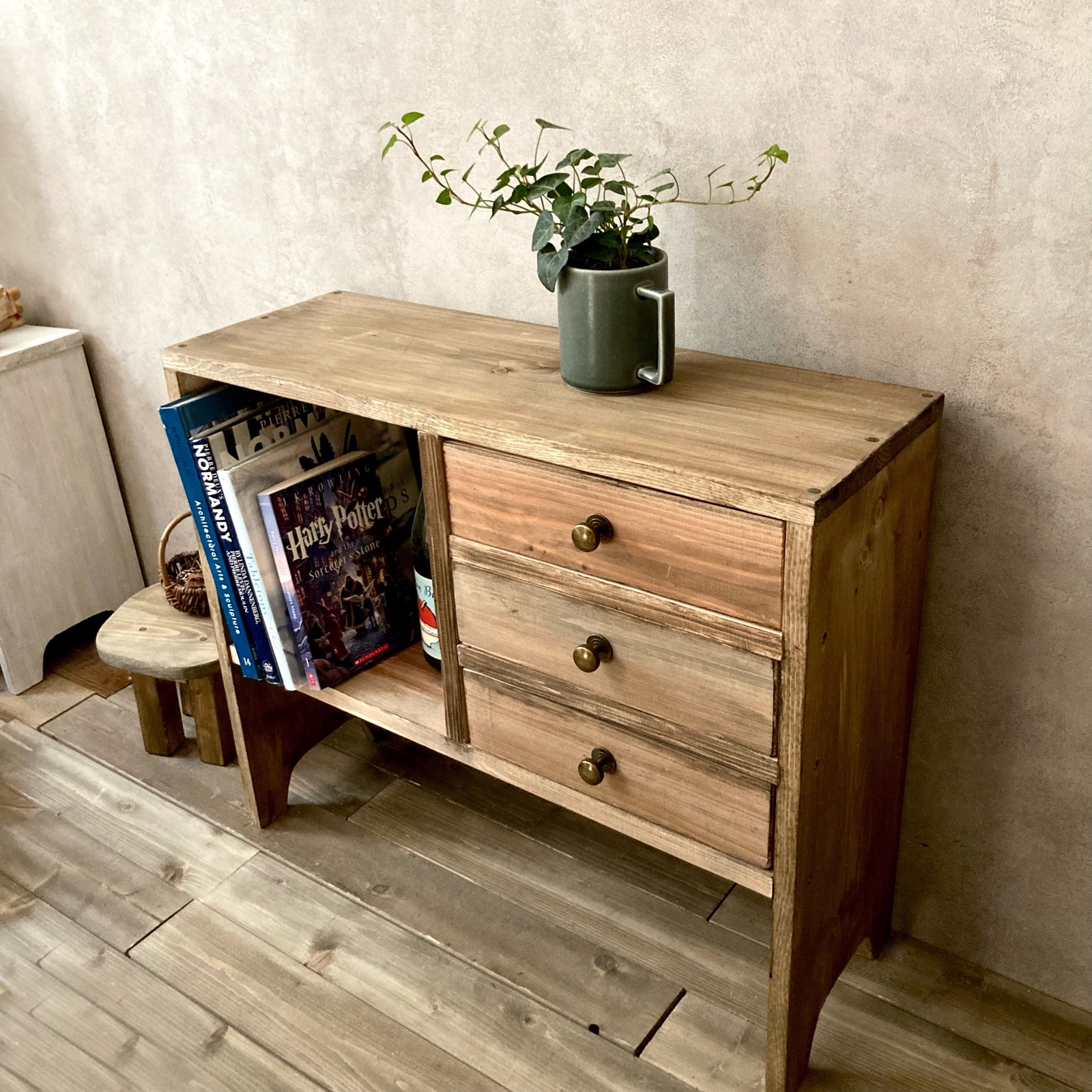 特集掲載】チェスト 北欧 アンティーク風キャビネット 幅67四つ脚1段