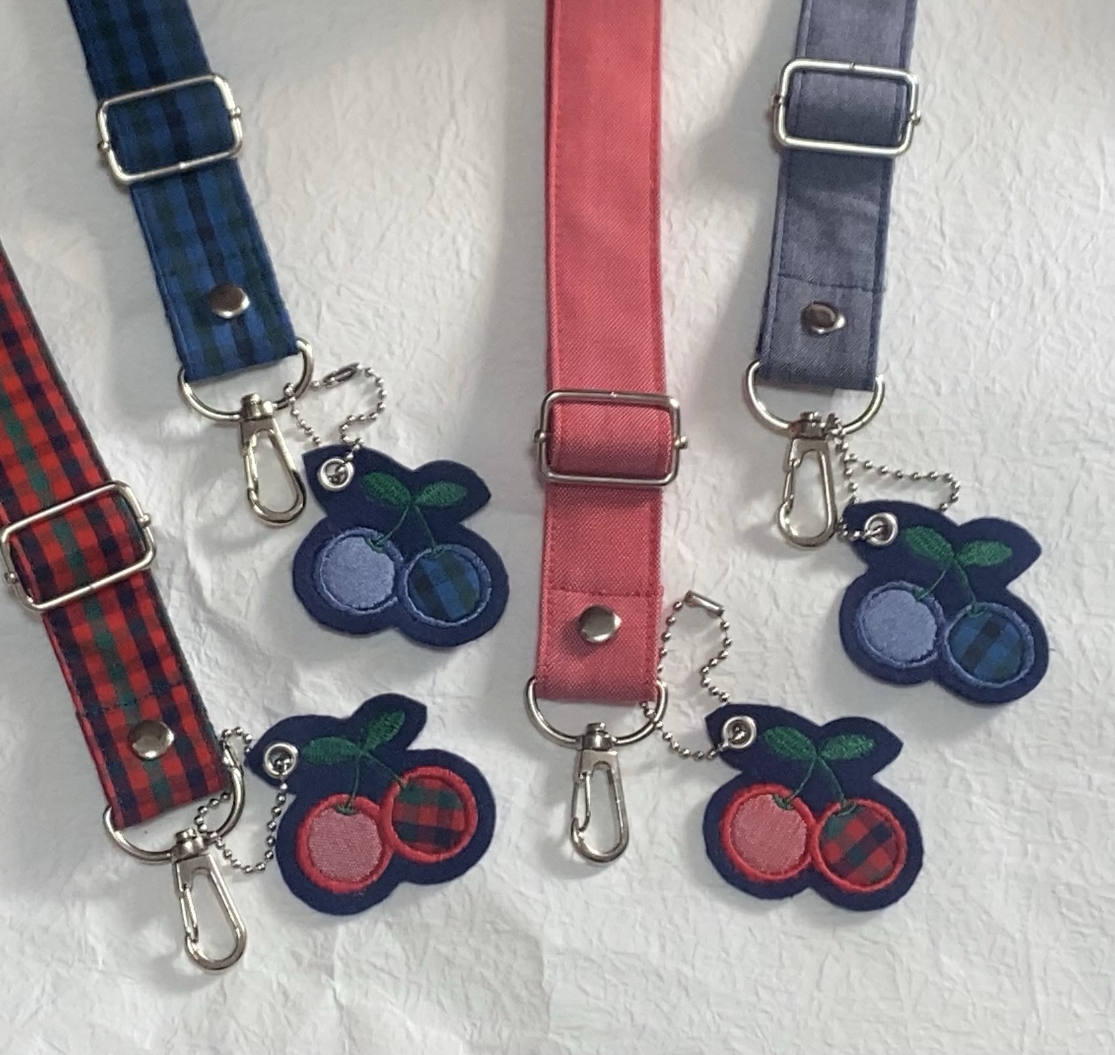 familiar スマホストラップ familiar ファミリアチェック柄 黒系