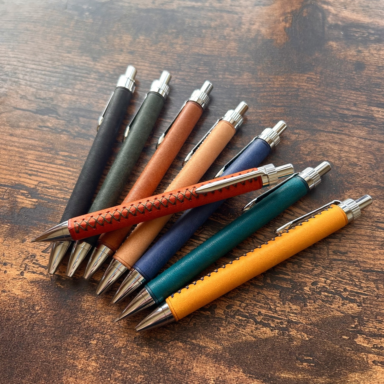 新品未使用 革軸ペン ヌメ革 オレンジ シックザール schicksal 新品未