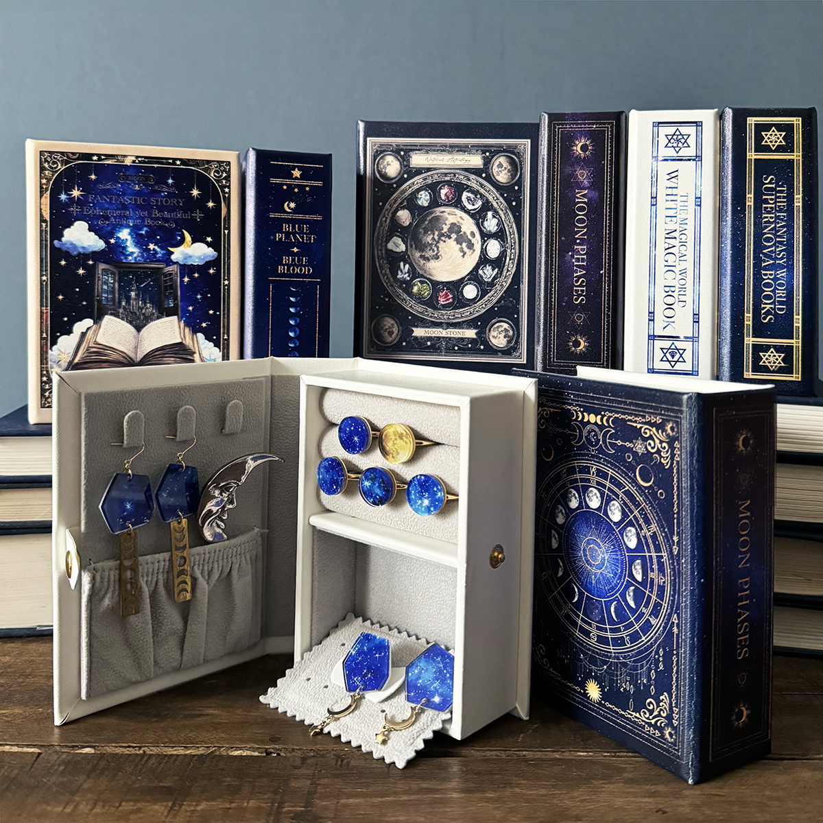 小さな本のようなアクセサリーケース