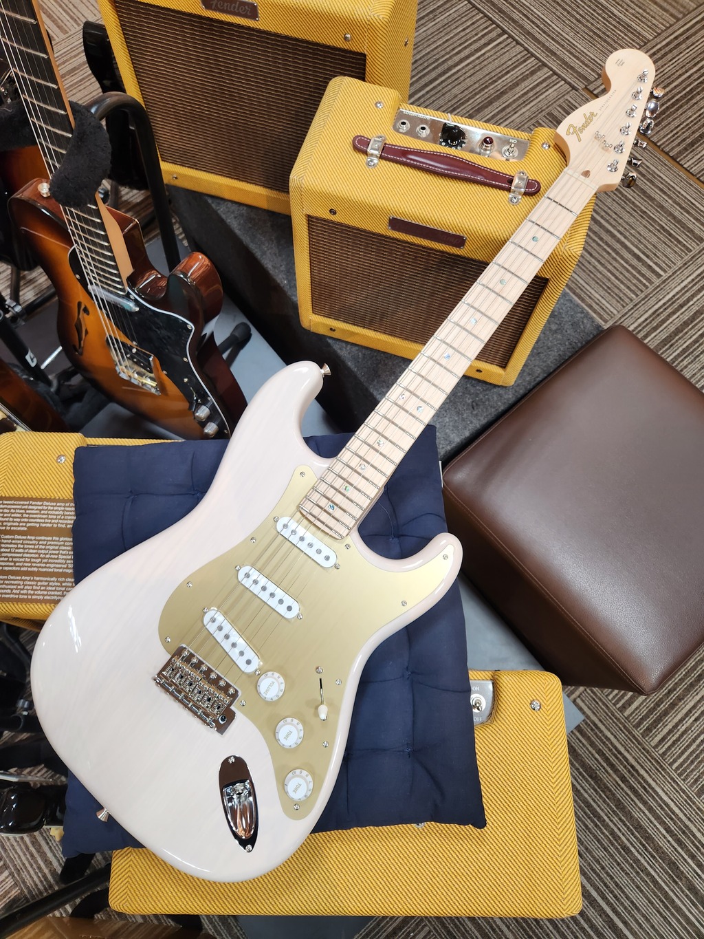 3/18まで特価 バーガンディミスト ストラト アッセンブリー history 3