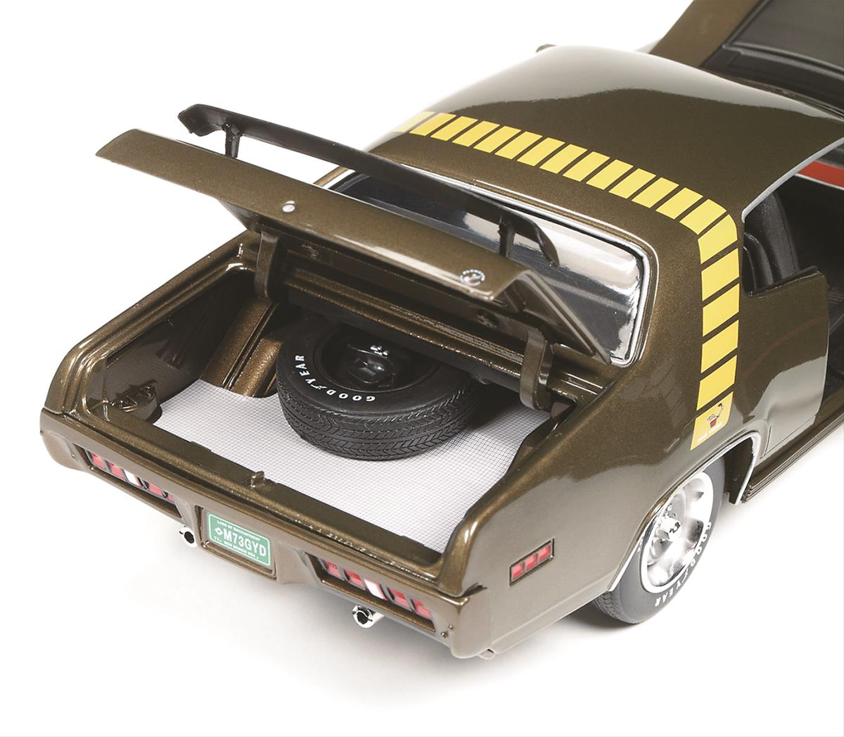 Summit Gifts AMM1063 1:18 Scale 1971 Plymouth Road Runner Diecast