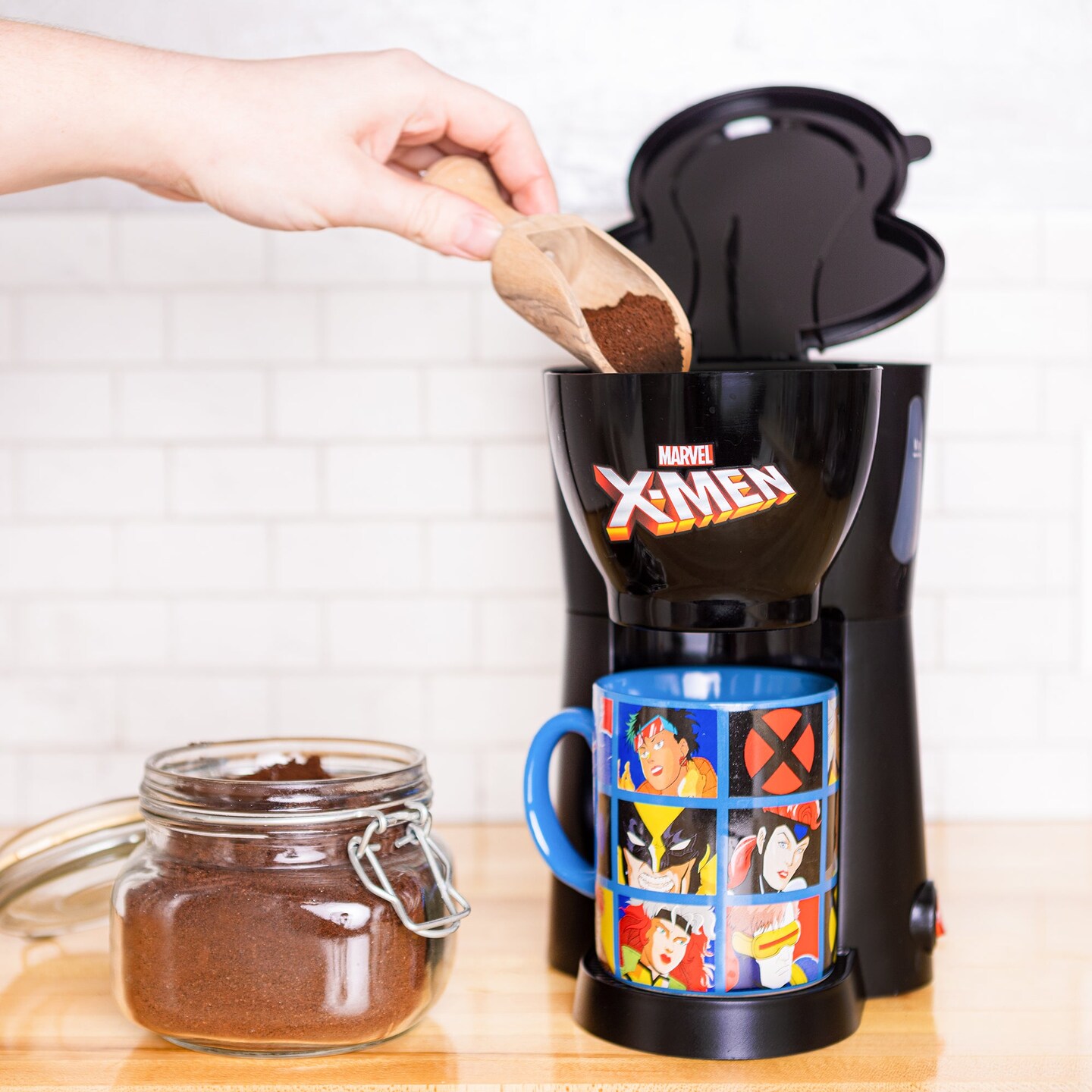 Uncanny Brands Marvel X-Men Single Cup Coffee Maker with Mug