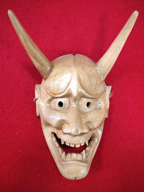 能面 白色 赤い口紅 能面 昭峰 白・赤・黒刻印付き 能面 昭峰 白・赤・黒