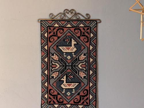 ツヴィスト刺繡のヴィンテージタペストリー 2羽の鳥 | Sopo Department