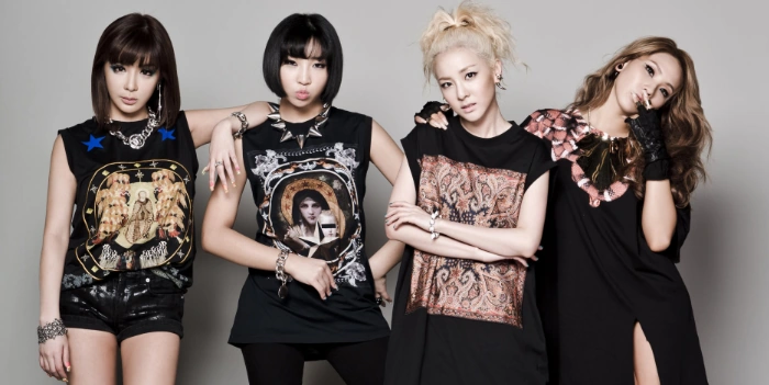 2ne1 サインTシャツ 2012 NEW EVOLUTION IN JAPAN 2NE1 | K-pop
