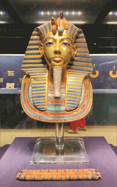 1985年 エジプトにて 彫刻作りのツタンカーメン 1985年 エジプトにて