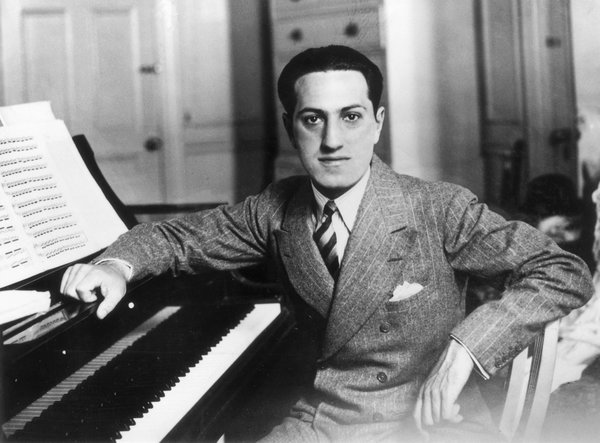 老人とパイプがGERSHWIN PIANOを弾く写真【即購入OK‼️】 老人とパイプ
