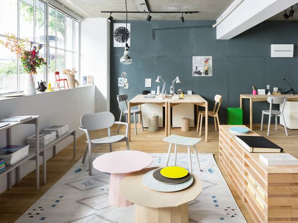 KARIMOKU NEW STANDARD COLOUR STOOL / カリモクニュースタンダード