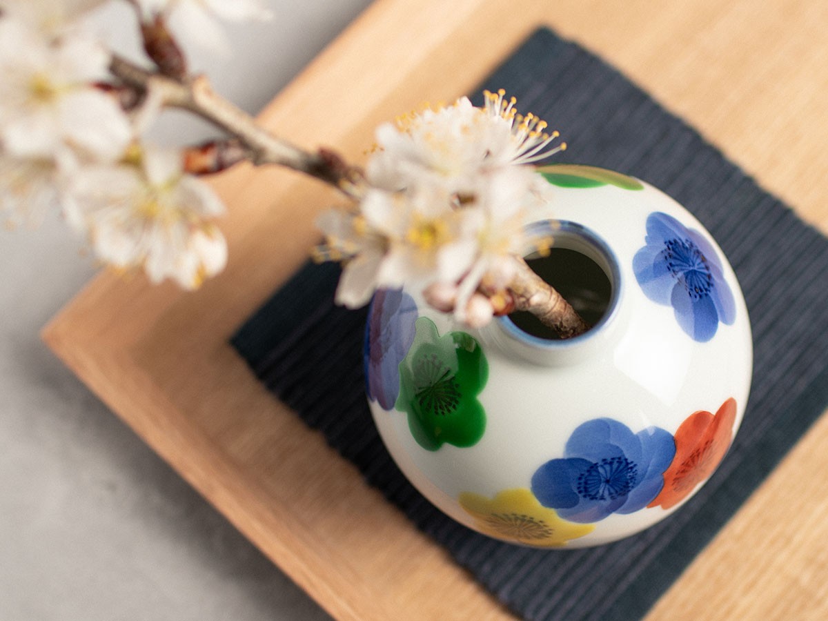 華、花瓶,限定販売、 染錦梅菊牡丹）花瓶|有田焼の老舗-香蘭社オンライン